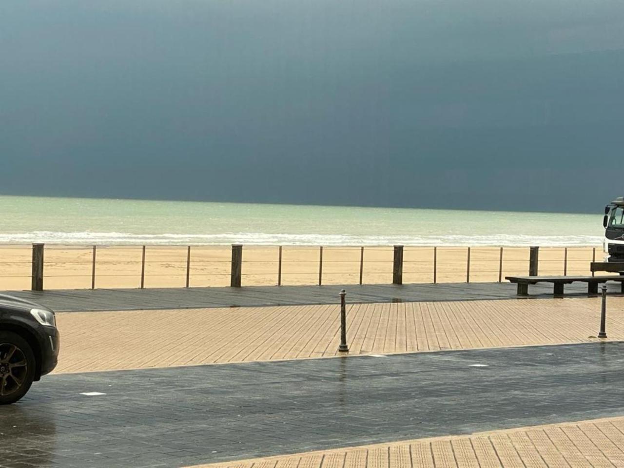 Spacious Apartment With Sea View Oostende Buitenkant foto
